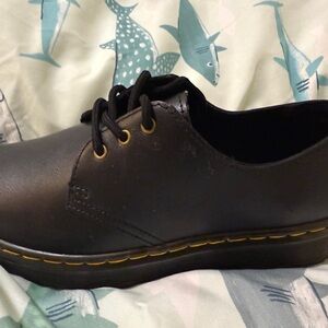 1-Time Used Dr. Martens Black Leather Men 6 Women 7 Oxfords w/Yellow Stitching
